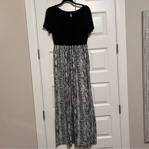 Chic Black and Gray Maxi Dress